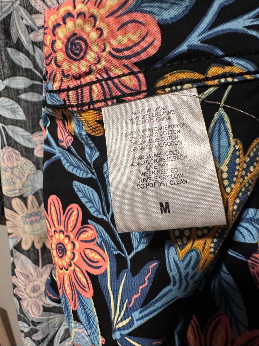 Medium | O’Neill | Black Floral Button-Up Shirt | Tropical Hawaiian - Picture 6 of 7